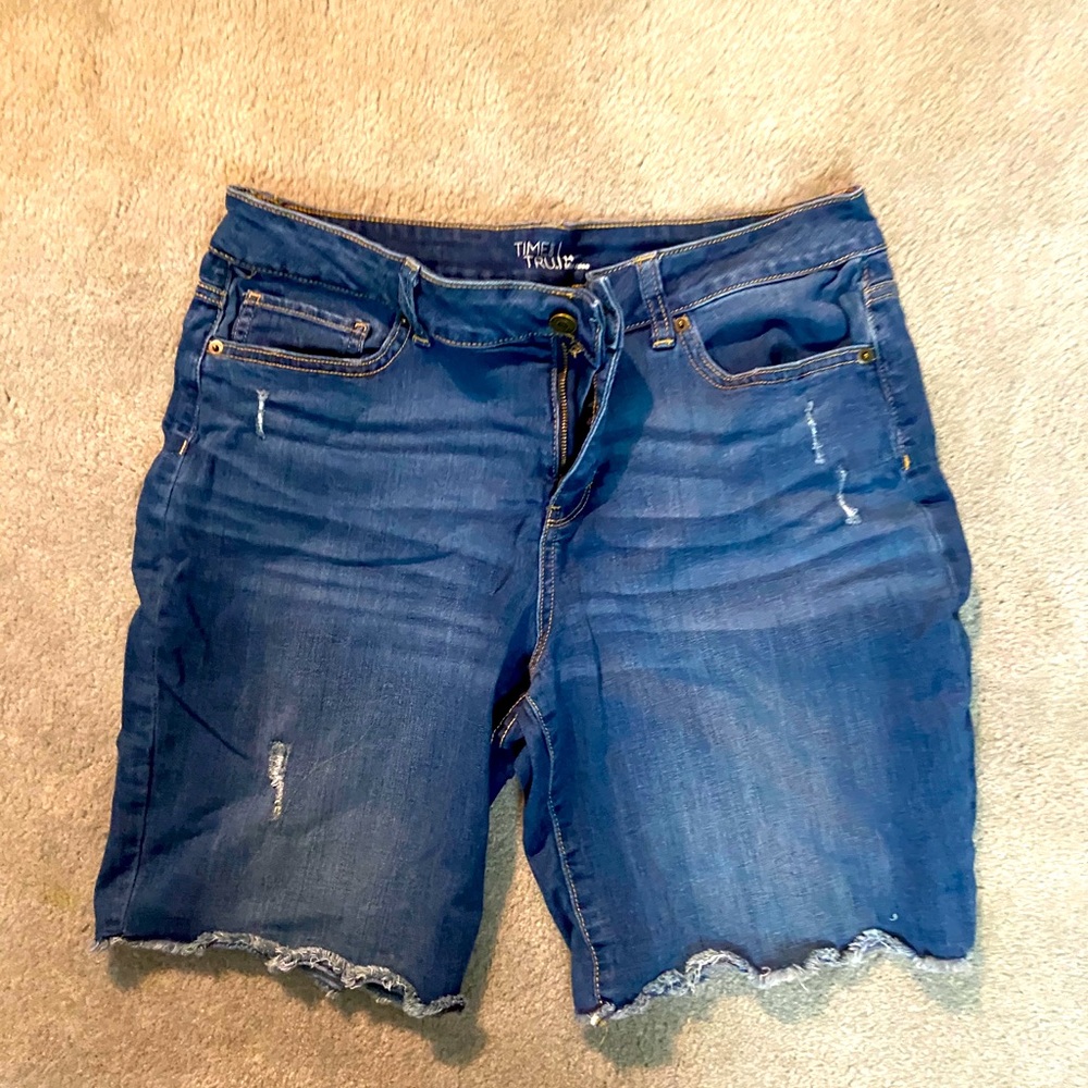 Cut-off shorts